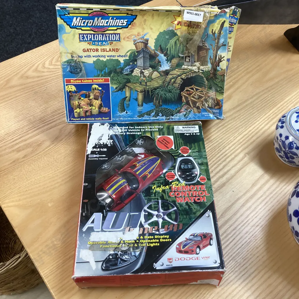 1997 Micro Machines Exploration Sea Gator Island Playset & Dodge Viper Auto Tune-Up Die-Cast with R/Cl Watch, 85015 Image 1++